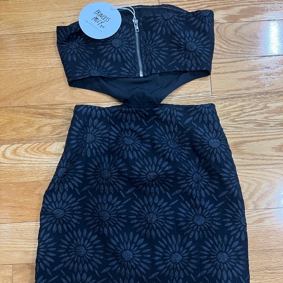 black strapless princess polly dress 🖤🖤 - Picture 2 of 4